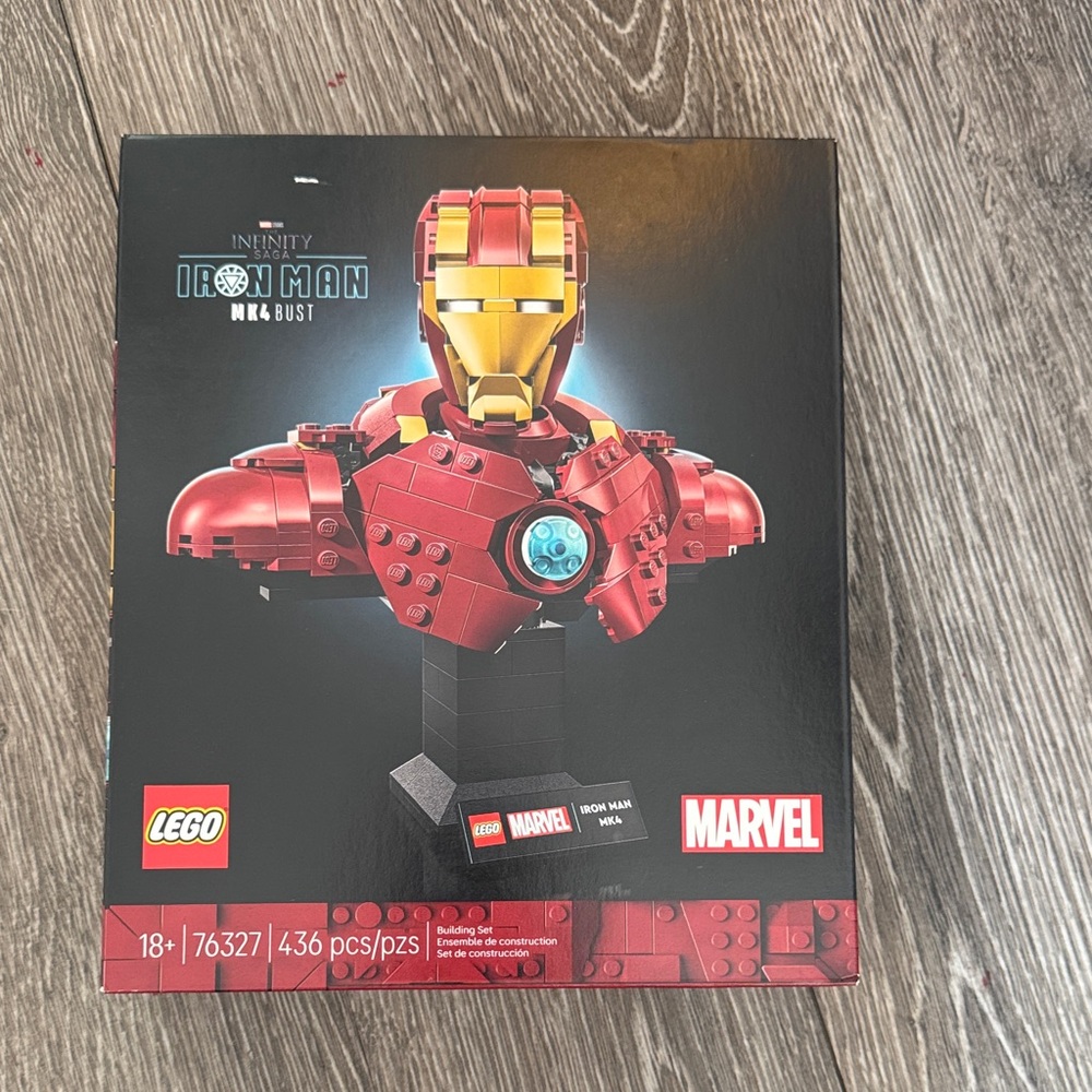 LEGO Marvel Iron Man Bust in Red and Gold